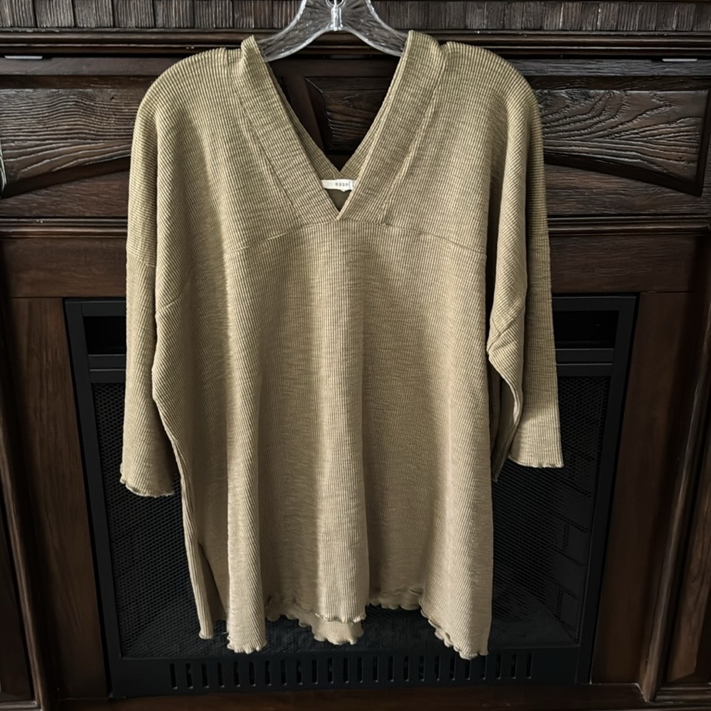 Easel Sage Oversized Textured Top